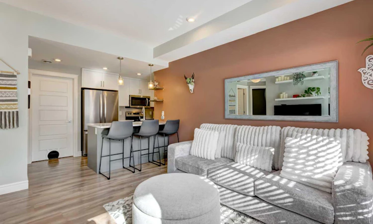 15-230 Seton Passage