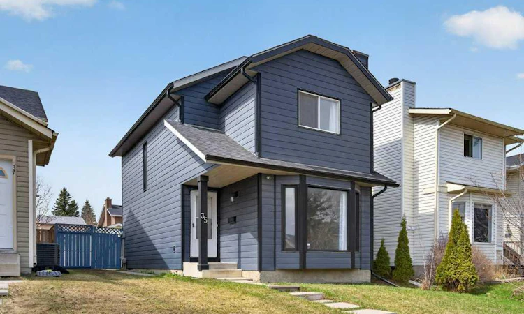 35 Martinview Crescent NE