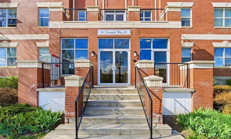 207-60 Promenade Way SE