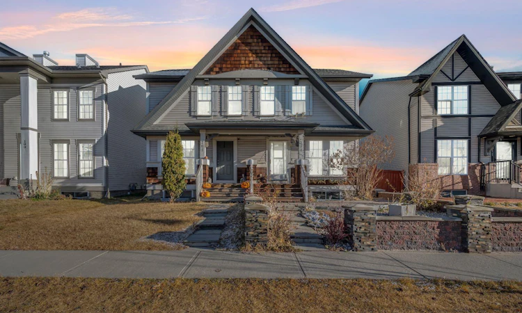 207 Elgin Meadows Gardens SE