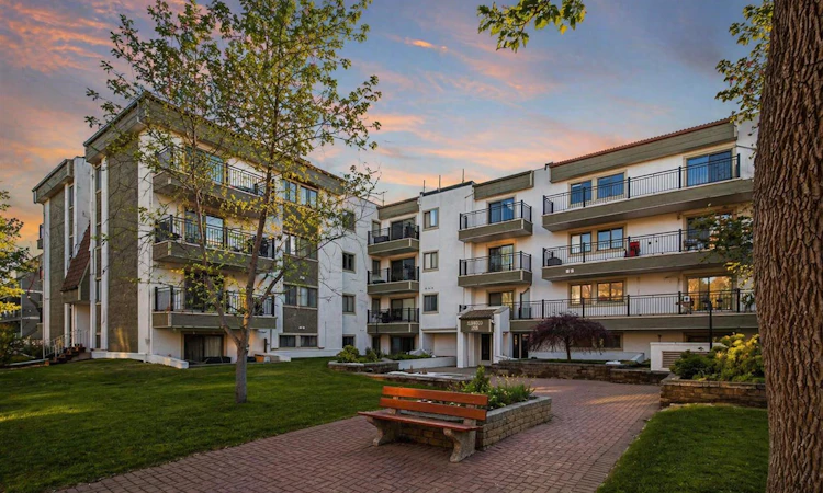 215-723 57 Avenue SW