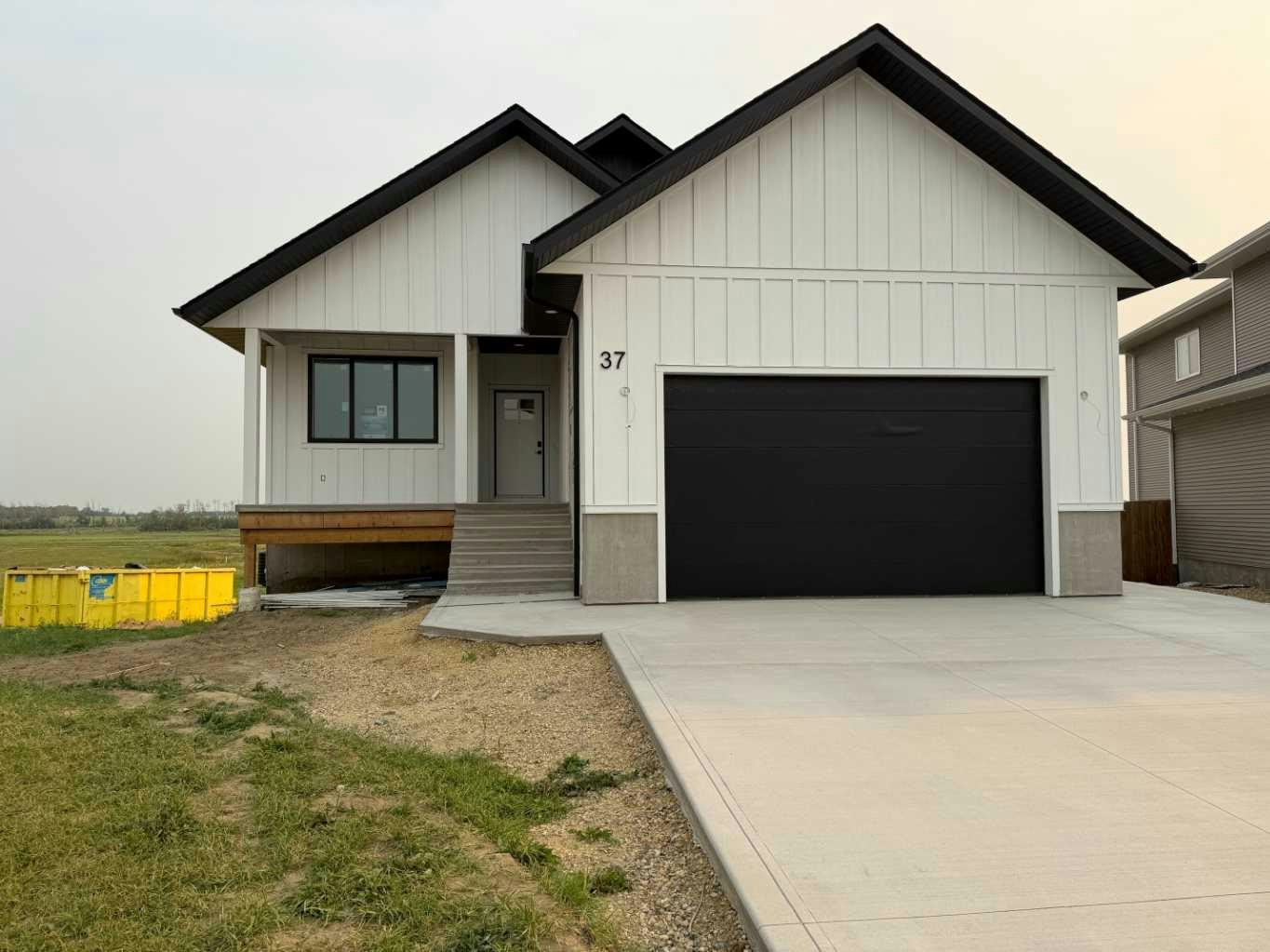 37 Maclean Close, Blackfalds, AB, T4M 0H4