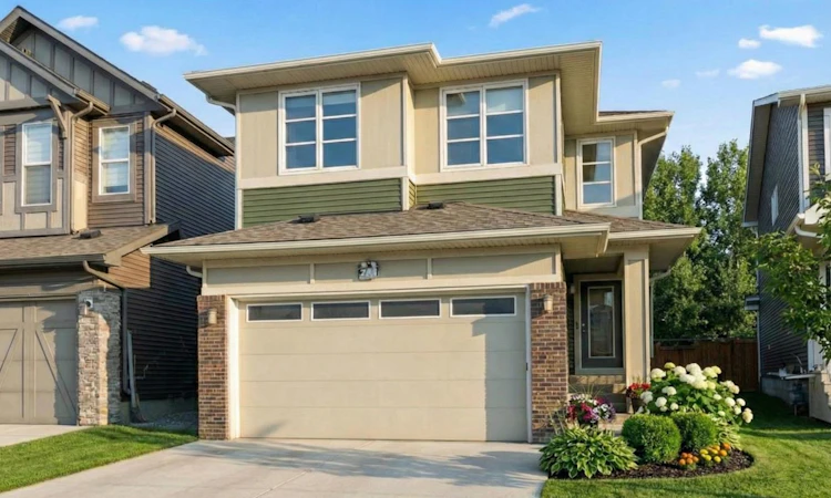 223 Savanna Way NE
