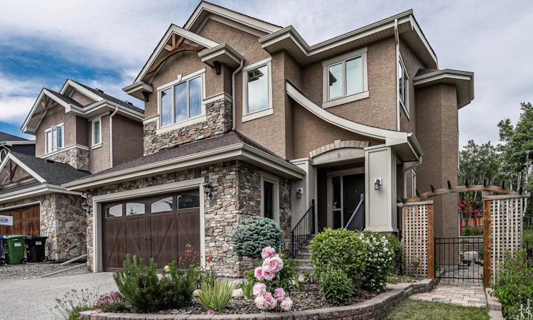 180 Ascot Drive SW