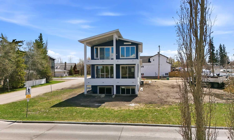 4205 Lakeshore Drive