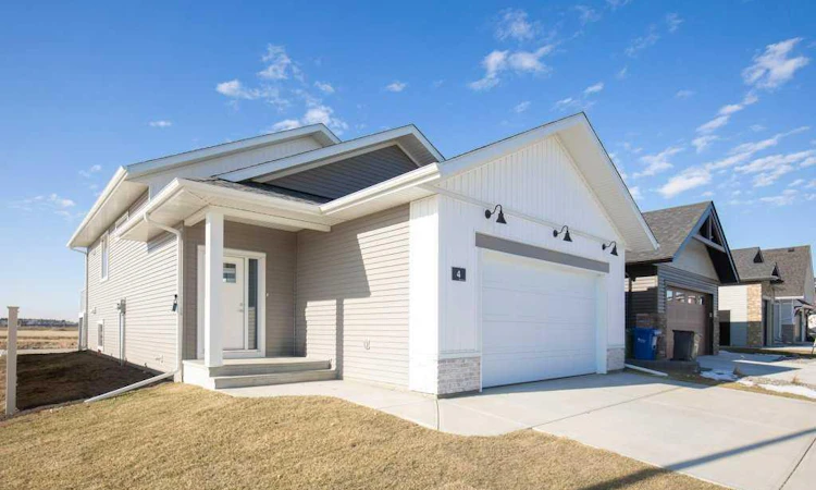 4 Emmett Crescent