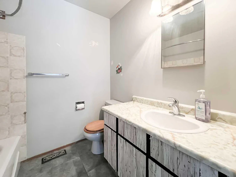 9937 71 Avenue, Grande Prairie, AB, T8V 5T4 - 10