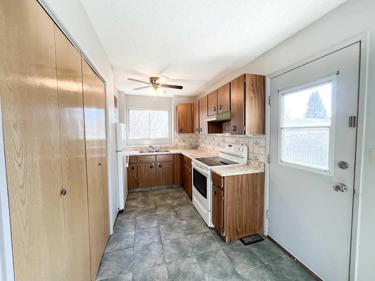 9937 71 Avenue, Grande Prairie, AB, T8V 5T4 - 4