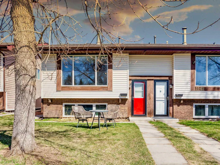 1144 Berkley Drive NW, Calgary, AB, T3K 1E4 - 2