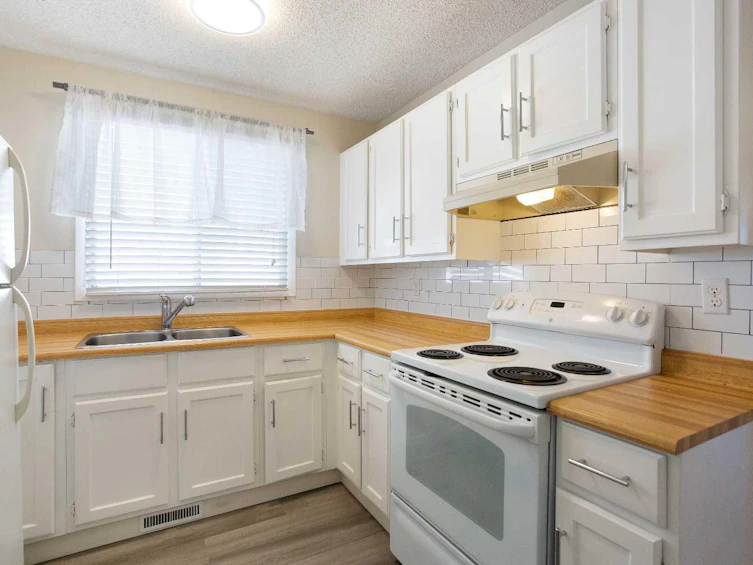 1144 Berkley Drive NW, Calgary, AB, T3K 1E4 - 5