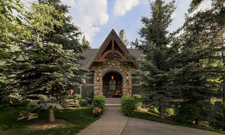 9 Mountaineer Close