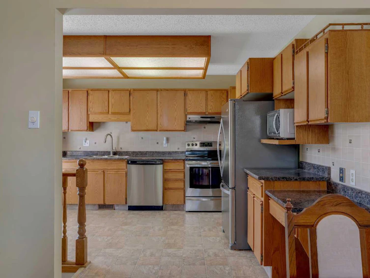 212 Westwood Drive SW, Calgary, AB, T3C 2W3 - 8