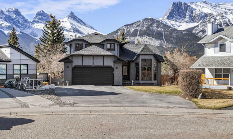 260 Grizzly Crescent