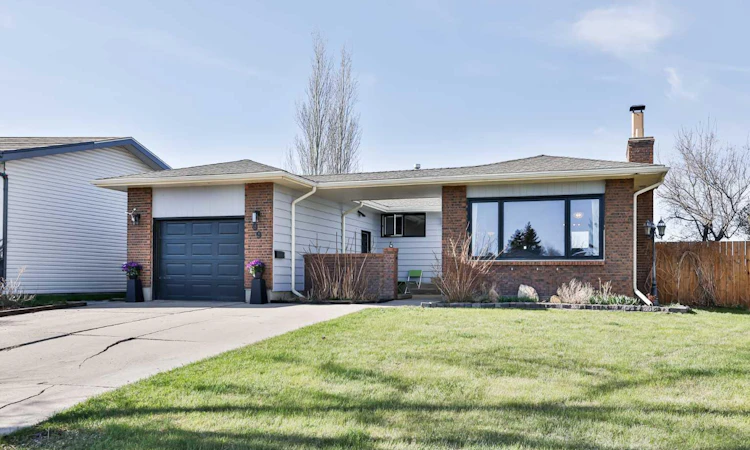 99 Lemoyne Crescent W