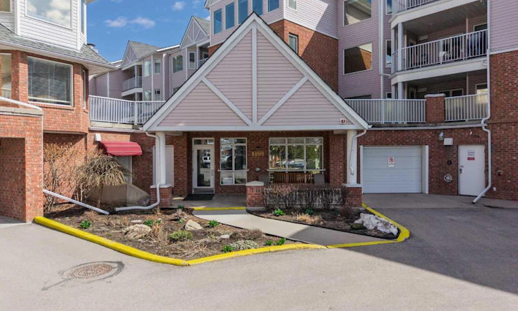 1311-1311 Hawksbrow Point NW