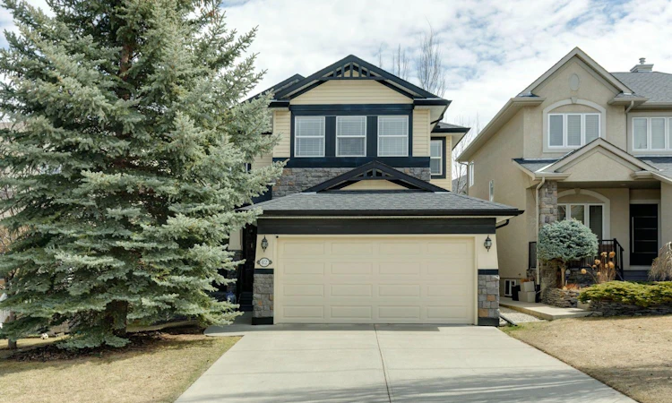 42 Cresthaven Way SW