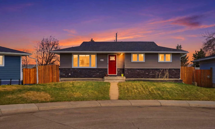 1012 Riddell Place SE