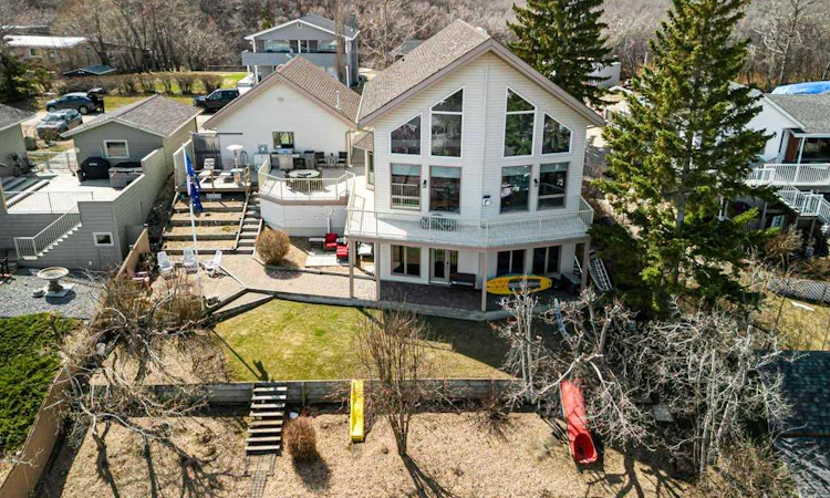 19 Lakeview Drive