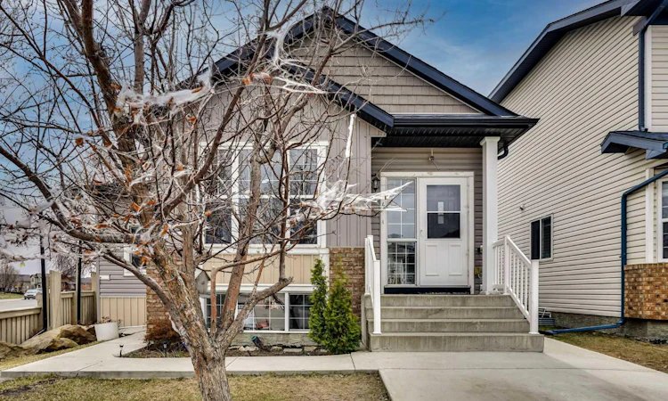 4 Martin Crossing Bay NE