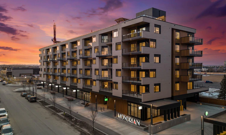 402-8370 Broadcast Avenue SW