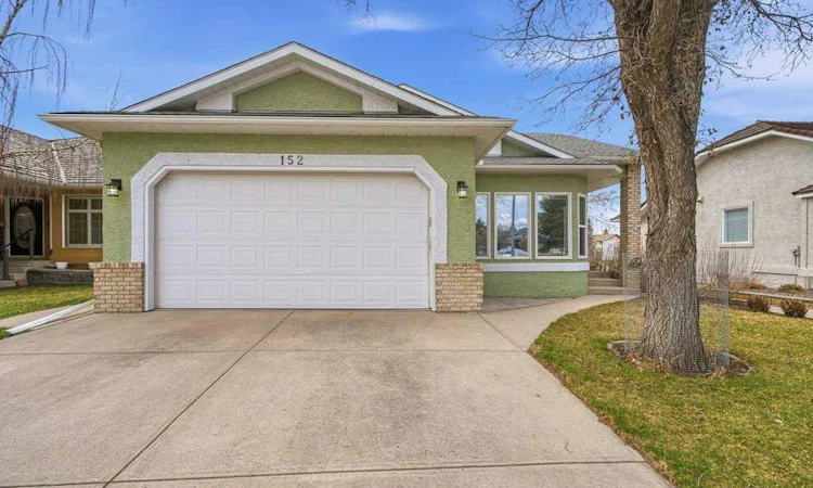 152 Waterstone Place SE