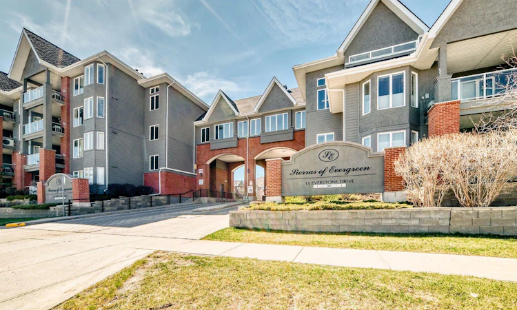 446-15 Everstone Drive SW
