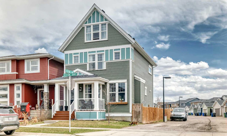404 Redstone Grove NE