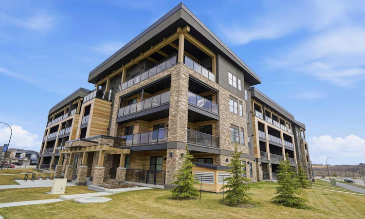 318-55 Wolf Hollow Crescent SE
