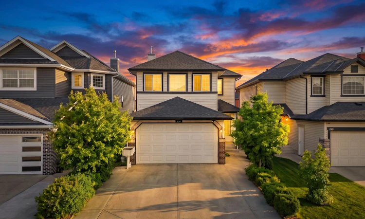 139 Saddlehorn Close NE
