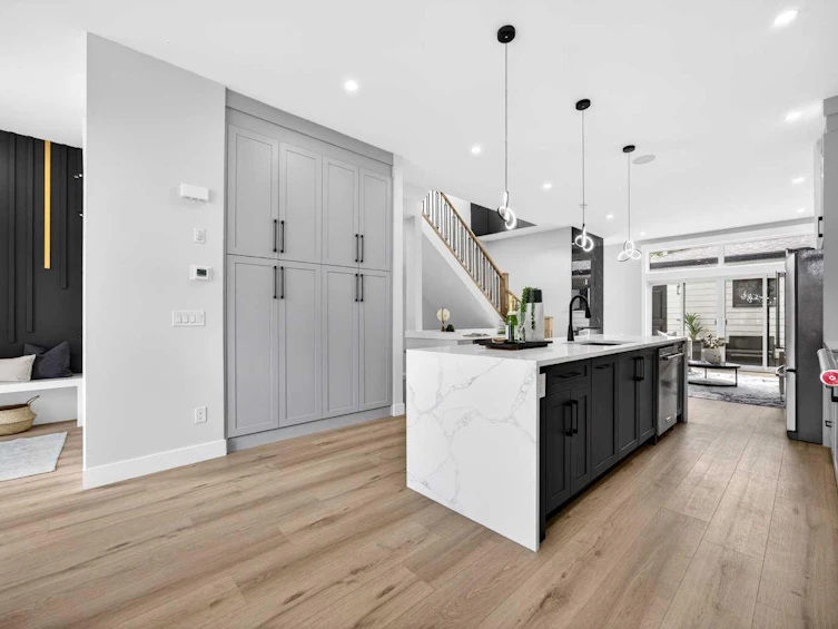 107 Hartford Road NW, Calgary, AB, T2K 2A7 - 11