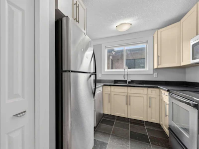 203-644 Meredith Road NE - 4