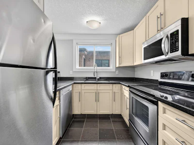 203-644 Meredith Road NE - 5