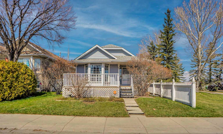 90 Martinridge Crescent NE