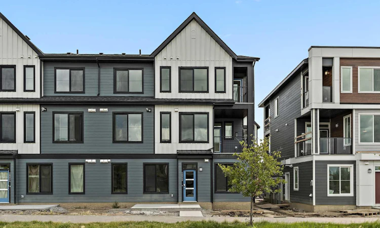 3-20830 Main Street SE