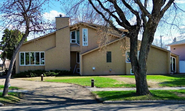 109 5th Ave W