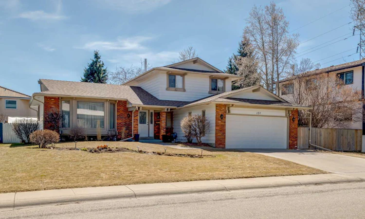 107 Valhalla Crescent NW