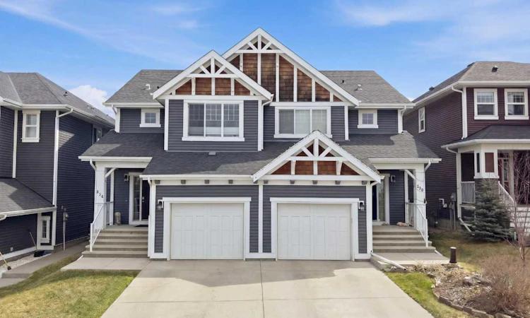 534 River Heights Crescent
