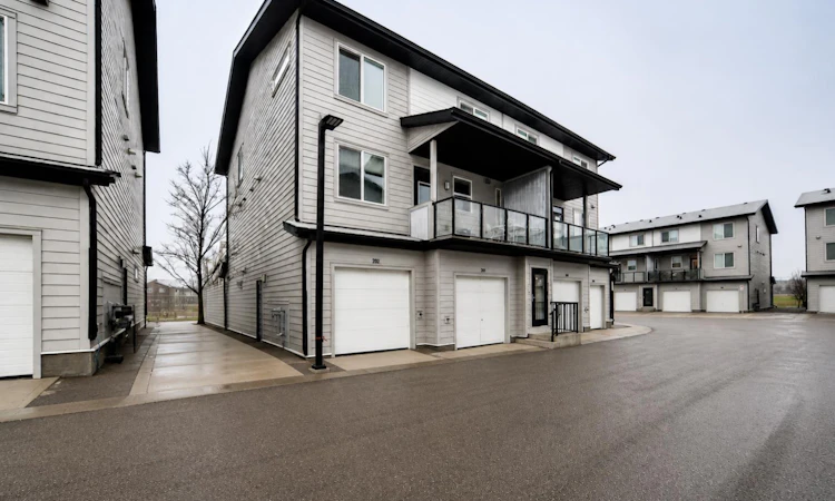 202-245 Redstone Walk NE