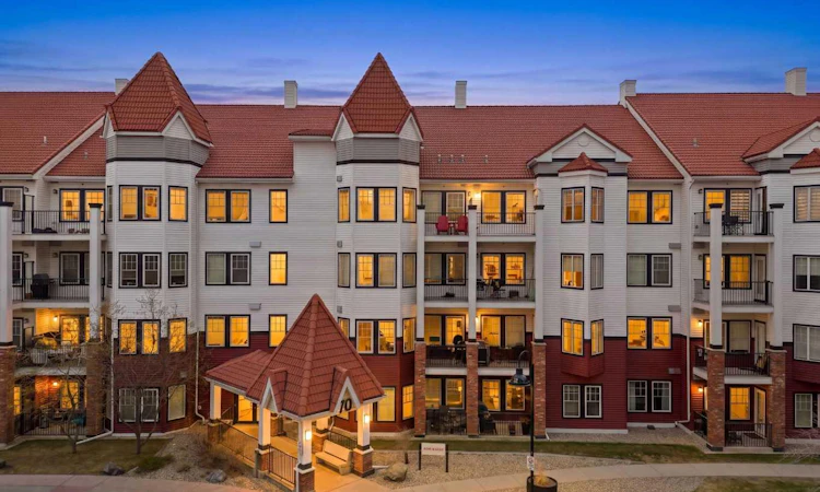 306-70 Royal Oak Plaza NW