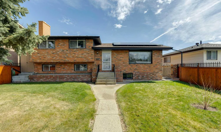 12 Huntwick Way NE