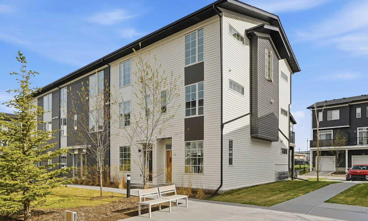 32 Walgrove Common SE