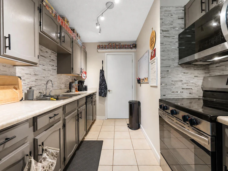 10-3911 1 Street NE, Calgary, AB, T2E 3E2 - 3