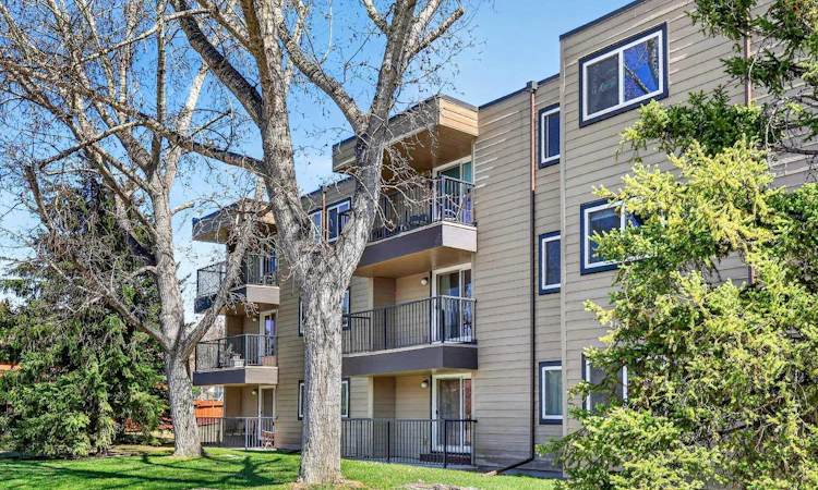 204-36 Glenbrook Crescent