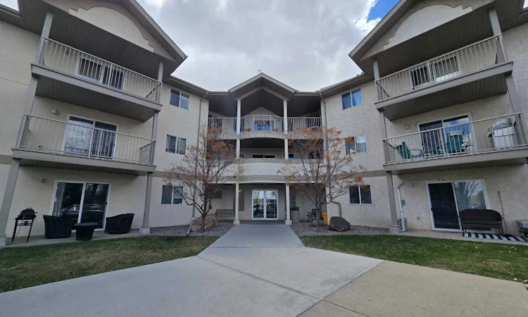 312-485 Red Crow Boulevard W