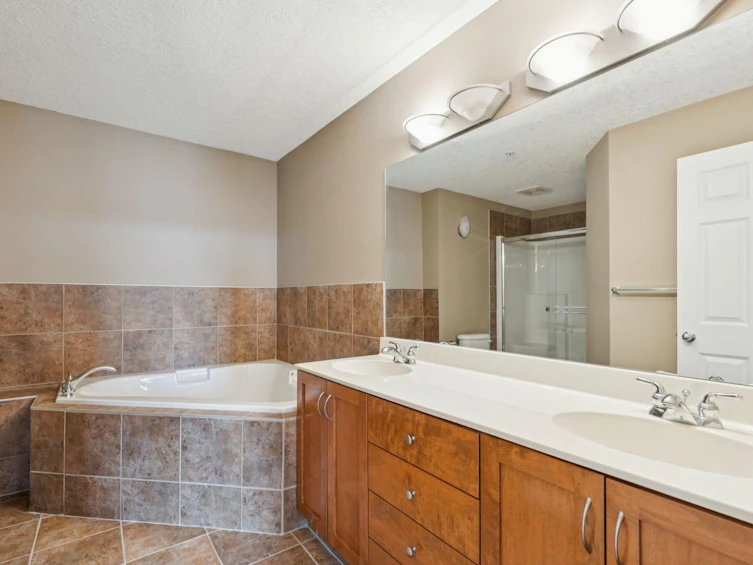 108-990 Centre Avenue NE, Calgary, AB, T2E 2M9 - 26