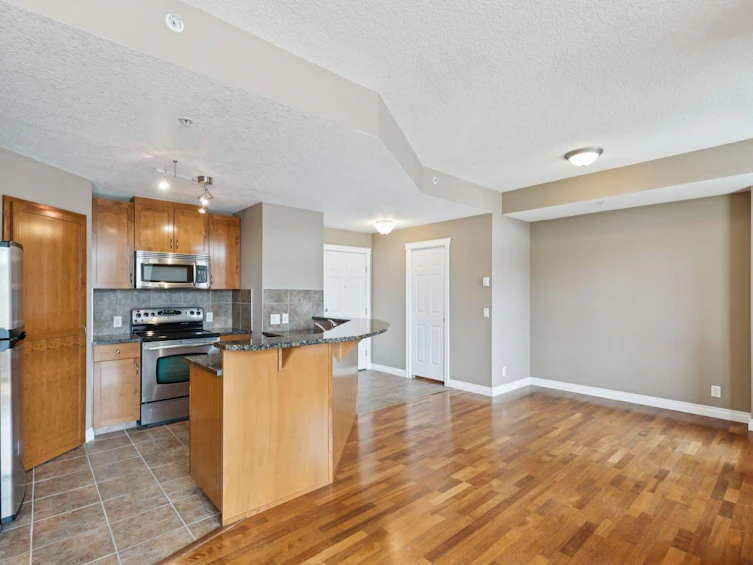108-990 Centre Avenue NE, Calgary, AB, T2E 2M9 - 14
