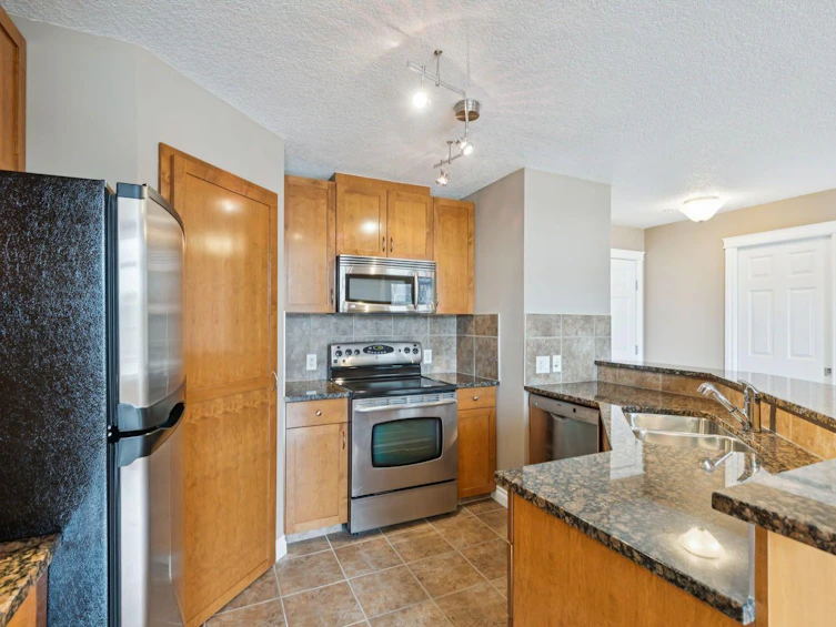 108-990 Centre Avenue NE, Calgary, AB, T2E 2M9 - 15