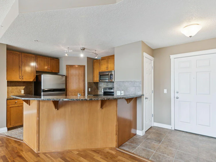 108-990 Centre Avenue NE, Calgary, AB, T2E 2M9 - 9