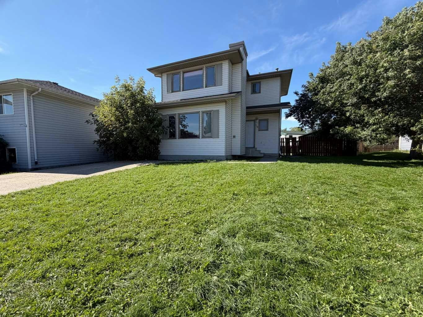 16 Wood Drive, Whitecourt, AB, T7S 1R1