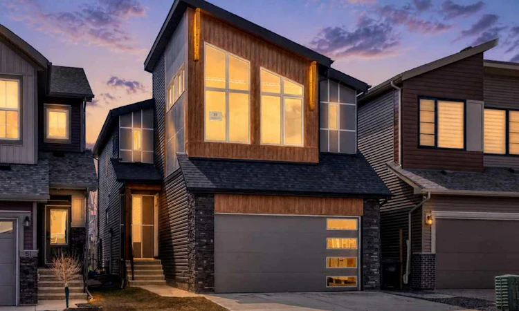 55 Silver Spruce Grove SW